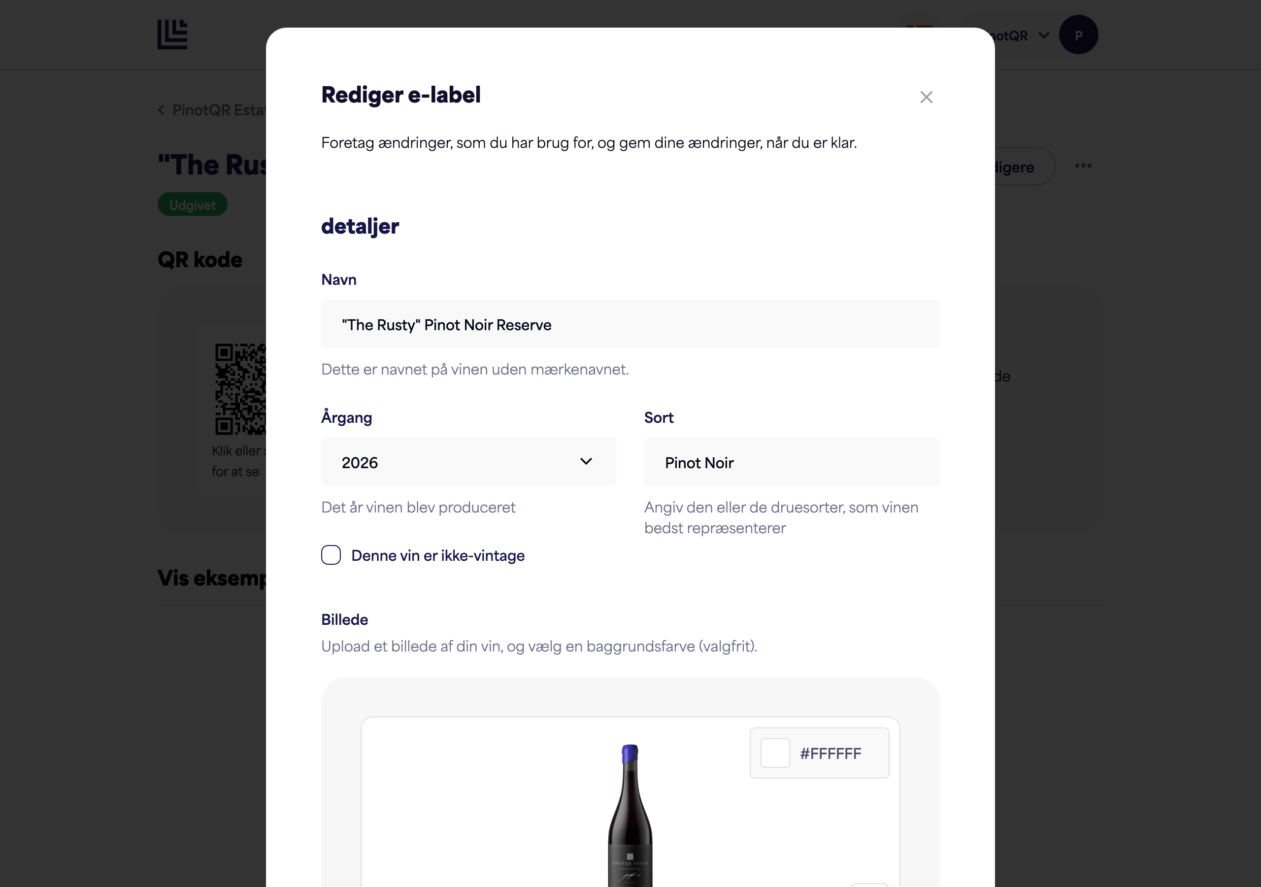 E-etiketformularen viser felterne Navn, Årgang og Sort samt upload af flaskebillede