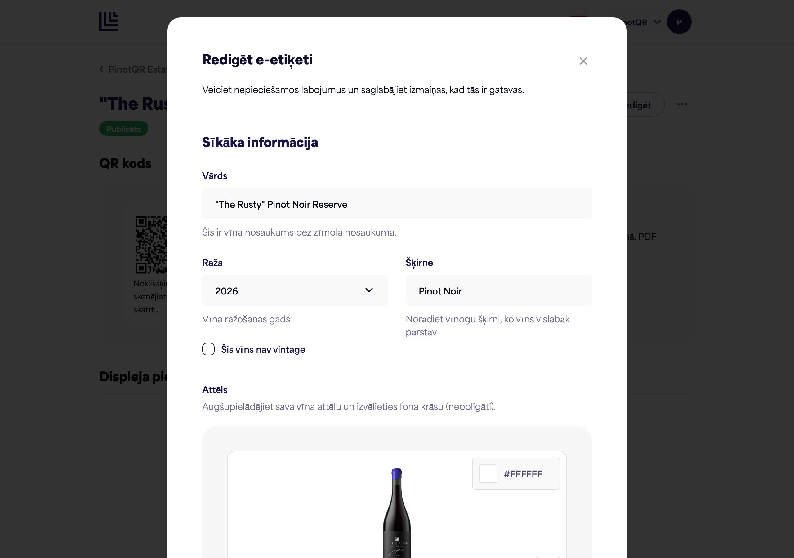 E-etiķetes veidlapa, kurā redzami lauki Nosaukums, Vintāža un Šķirne, kā arī pudeles attēla augšupielāde